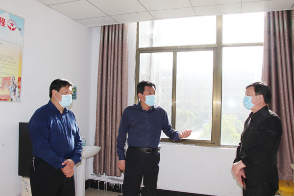 淮南市鳳臺縣長(cháng)熊壽宏率隊暗訪(fǎng)疫情防控工作