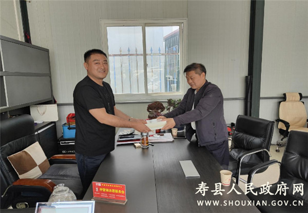 淮南壽縣農機中心開(kāi)展送黨史教育圖本下鄉活動(dòng)                                          