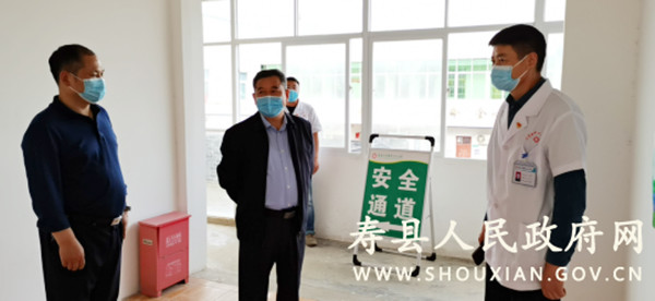 淮南壽縣縣委常委、副縣長(cháng)閆明圣督導三覺(jué)鎮疫情防控工作