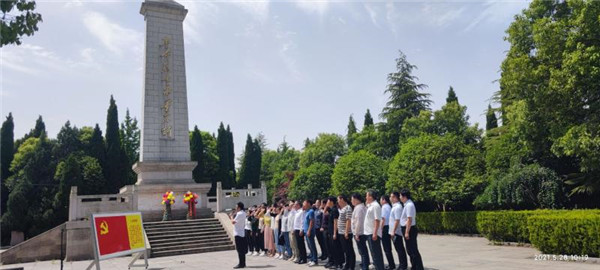 淮南謝家集區市場(chǎng)監管局赴鳳臺縣板張集革命烈士陵園開(kāi)展黨史學(xué)習教育活動(dòng)