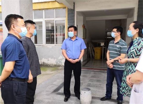 淮南市鳳臺縣縣長(cháng)熊壽宏督導新冠疫苗接種工作