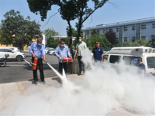 淮南八公山區消防救援大隊指導轄區重點(diǎn)單位開(kāi)展滅火演練