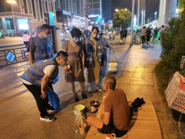 淮南市救助管理站啟動(dòng)“夏季送清涼”專(zhuān)項行動(dòng)