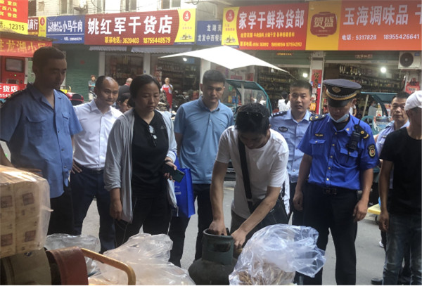 淮南田家庵區公園街道開(kāi)展液化氣專(zhuān)項整治行動(dòng)