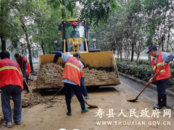 淮南壽縣環(huán)衛雨后清淤保持道路干凈整潔