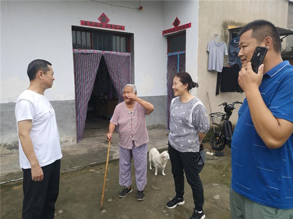 淮南市審計局駐桃園村工作隊走訪(fǎng)結對幫扶對象