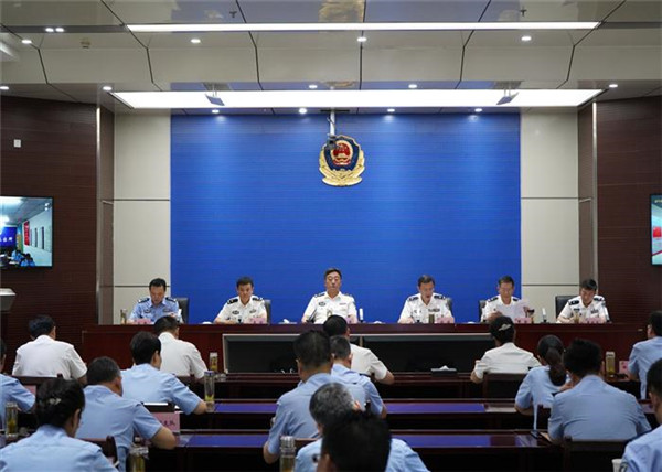 淮南市公安局召開(kāi)全市公安機關(guān)創(chuàng  )建全國文明城市動(dòng)員大會(huì ) 晁友福副市長(cháng)出席并講話(huà)