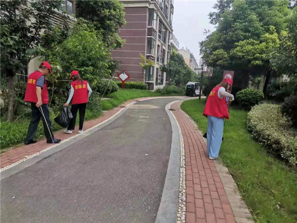 淮南“社區吹哨，黨員報到”—區經(jīng)信局赴瀚城社區開(kāi)展志愿者活動(dòng)