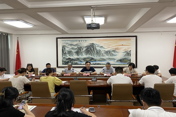 淮南：謝家集區召開(kāi)“高質(zhì)量發(fā)展，我們怎么干”大討論活動(dòng)青年干部座談會(huì )