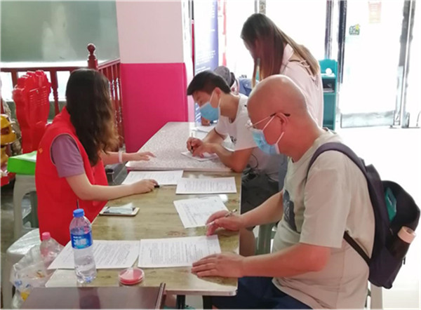 淮南：我為群眾辦實(shí)事 市醫保局第二黨支部助力新冠疫苗接種