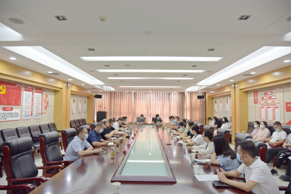 淮南市委老干部局舉行國防教育專(zhuān)題報告會(huì )