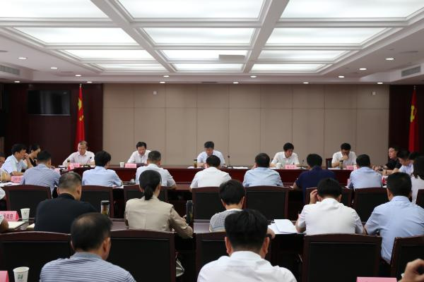 淮南市委常委、常務(wù)副市長(cháng)孫良鴻主持召開(kāi)全市金融工作座談會(huì )