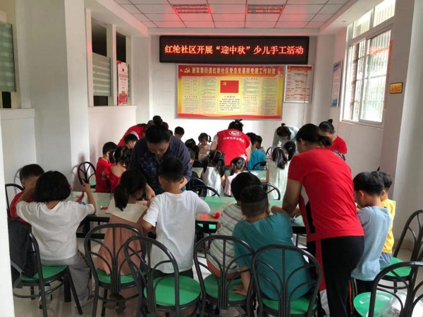淮南市謝家集區謝家集街道紅輪社區婦聯(lián)開(kāi)展“迎中秋”少兒手工活動(dòng)