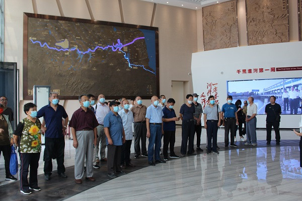 淮南市鳳臺縣：縣政協(xié)離退休老干部支部赴王家壩閘參觀(guān)學(xué)習