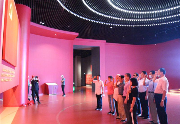 淮南市司法局離退休老干部黨支部開(kāi)展“緬懷淮海英烈 賡續紅色血脈”主題黨日活動(dòng)