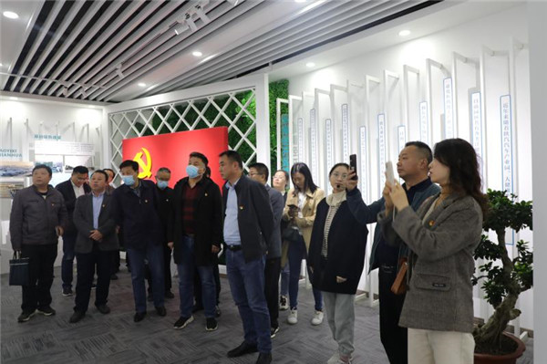 淮南市園區非公企業(yè)黨建工作現場(chǎng)會(huì )召開(kāi)