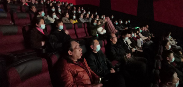 淮南市中小企業(yè)發(fā)展促進(jìn)中心觀(guān)看反腐警示教育影片《第一大案》