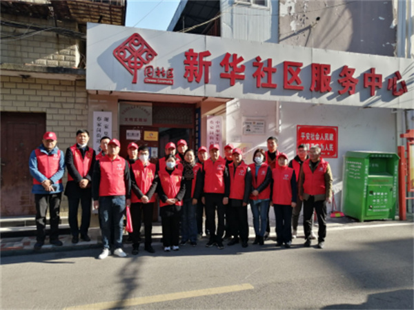 淮南市市場(chǎng)監管局深入結對共建社區開(kāi)展環(huán)境衛生整治活動(dòng)