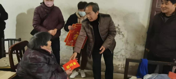 淮南市田區殘聯(lián)陪同市殘聯(lián)領(lǐng)導慰問(wèn)困難殘疾人