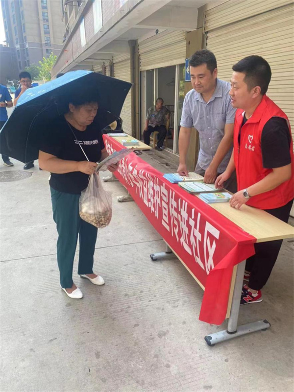 團淮南市委、淮南市12355青少年服務(wù)臺開(kāi)展青少年權益維護宣傳進(jìn)社區活動(dòng)