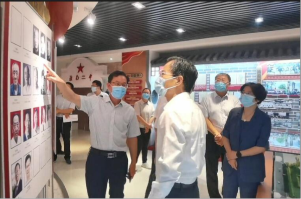 淮南市市長(cháng)張志強率隊到淮南二中開(kāi)展教師節走訪(fǎng)慰問(wèn)活動(dòng)