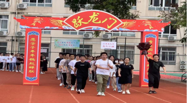 淮南九中舉行高三開(kāi)學(xué)典禮暨高考誓師動(dòng)員大會(huì )