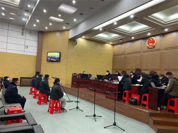 涉嫌制售毒品45余公斤！ 淮南壽縣法院公開(kāi)審理9名嫌疑人