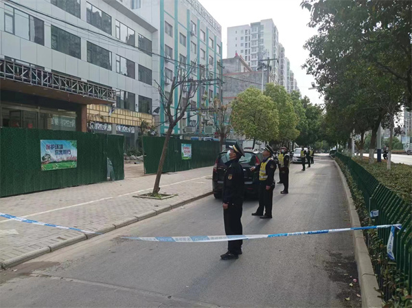 田家庵區城管局：加裝電梯沒(méi)審批？拆！