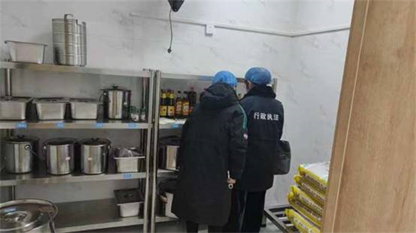 淮南市市場(chǎng)監管局高新區分局開(kāi)展校園食品安全“統一查、隨機檢”活動(dòng)
