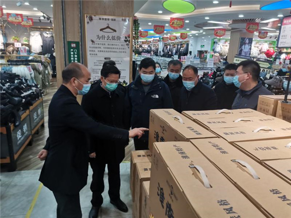 淮南田家庵區委書(shū)記文見(jiàn)寶調研指導節日市場(chǎng)供應、疫情防控和食品安全工作