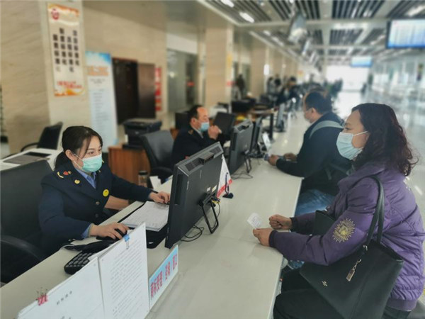 淮南：新春開(kāi)工第一天，市市場(chǎng)監管局注冊登記窗口凝心聚力優(yōu)服務(wù)