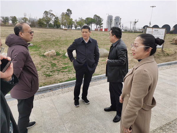 淮南：徐輝局長(cháng)檢查中央公園設施維護管理情況