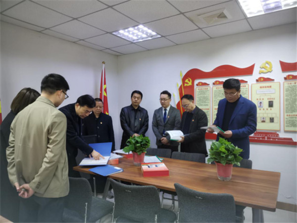 安徽省市場(chǎng)監督管理局來(lái)淮調研督導并組織到高新區觀(guān)摩“小個(gè)專(zhuān)”非公黨建工作