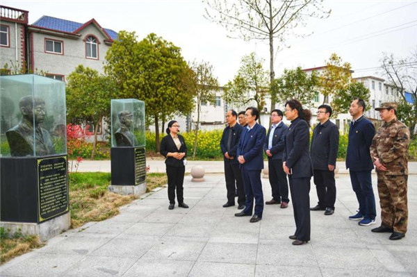 淮南：謝家集區召開(kāi)2021年第4次區委理論學(xué)習中心組學(xué)習暨黨史學(xué)習教育學(xué)習會(huì )議