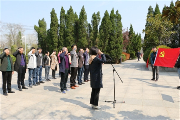 淮南：第二稅務(wù)分局黨支部開(kāi)展“學(xué)黨史、祭英烈、憶初心”活動(dòng)，深化  與安徽省稅務(wù)局機關(guān)服務(wù)中心黨支部結對共建