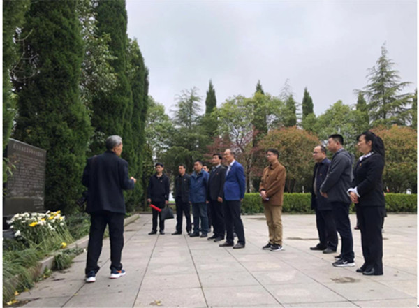 淮南市縣機關(guān)工委赴板張集革命烈士陵園開(kāi)展黨史學(xué)習教育