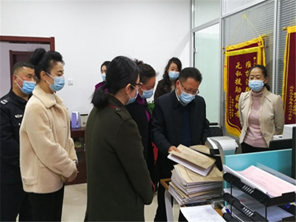 淮南市檢查組評估考核區司法局“兩綱”實(shí)施落實(shí)情況