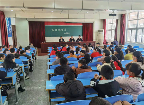 淮南：推進(jìn)法治進(jìn)校園 爭當守法小公民