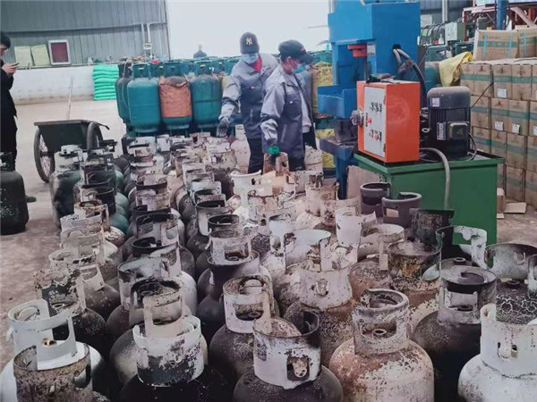 淮南市集中銷(xiāo)毀報廢氣瓶