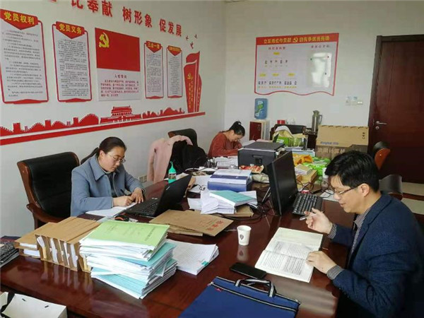 淮南市農業(yè)農村局審計組臨時(shí)黨支部開(kāi)展學(xué)法活動(dòng)