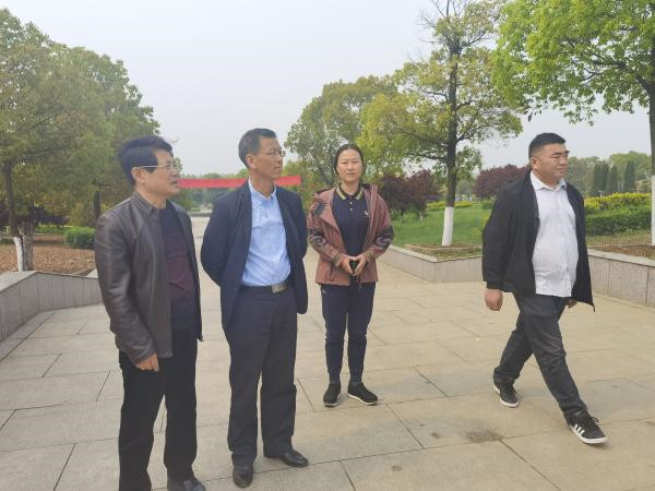 淮南市民政局局長(cháng)王中督查公墓建設管理工作