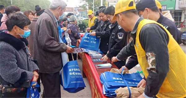 淮南市新集鎮開(kāi)展全民國家安全教育日宣傳活動(dòng)