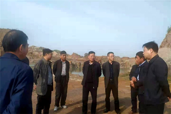 淮南市政協(xié)副主席張祖保來(lái)大通區開(kāi)展“山石資源保護與山體生態(tài)修復”專(zhuān)題調研