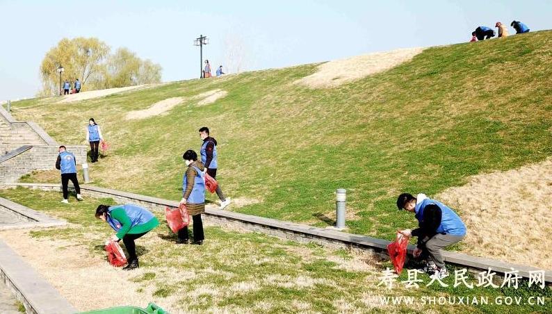 淮南壽縣：開(kāi)展學(xué)雷鋒保護古城環(huán)境環(huán)城活動(dòng)